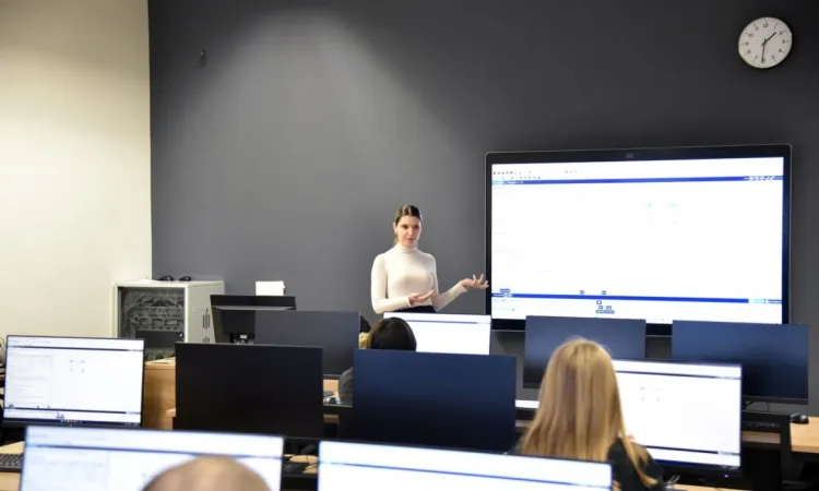 Prospective Computer Engineers at CSE “Show and Tell” Workshop