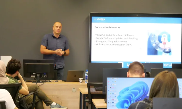 CEO of Kodeks d.o.o. Shares Cybersecurity Expertise with IUS Students