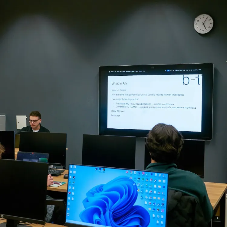 IT studenti se upoznali sa praktičnom primjenom umjetne inteligencije u poslovanju kroz predavanje iz industrije